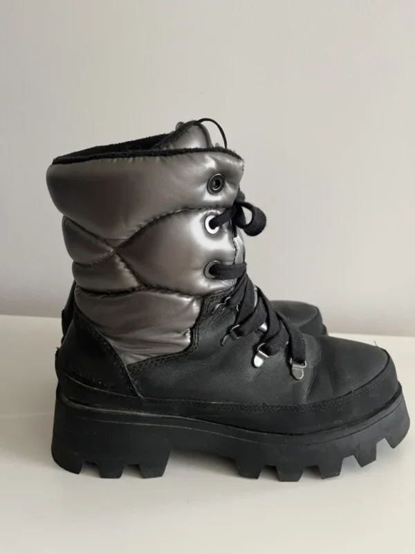Image for Bottes Cougar taille 7 US / 37 FR