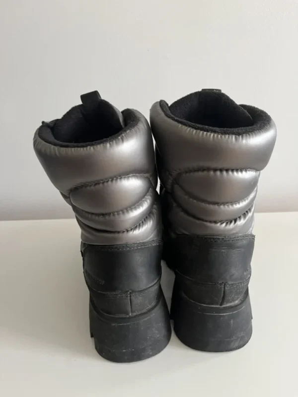 Image for Bottes Cougar taille 7 US / 37 FR