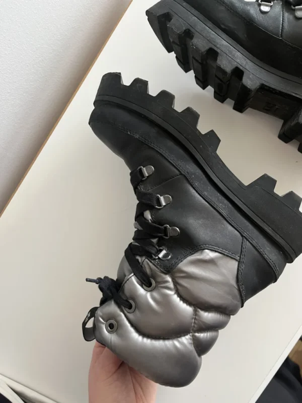 Image for Bottes Cougar taille 7 US / 37 FR