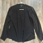 Featured thumbnail for Veste noire avec détails sur les manches