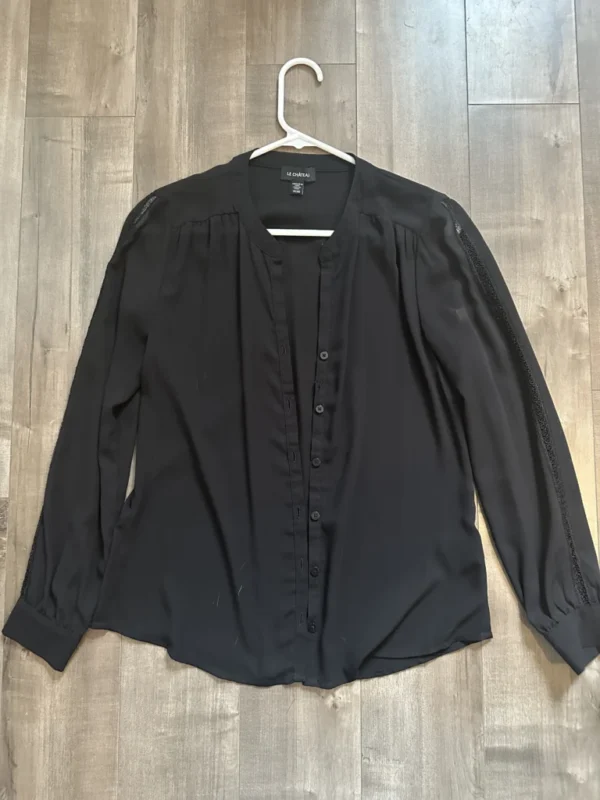 Featured image for Veste noire avec détails sur les manches