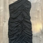 Featured thumbnail for Robe très chic noire