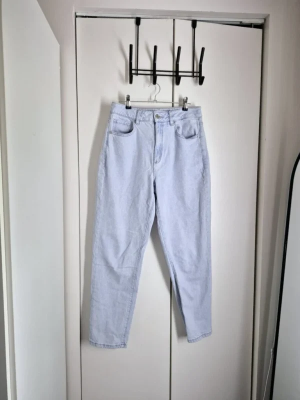 Featured image for Dynamite Claudia high-waisted jeans size 28