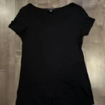 Featured thumbnail for Chandail noir Le château
