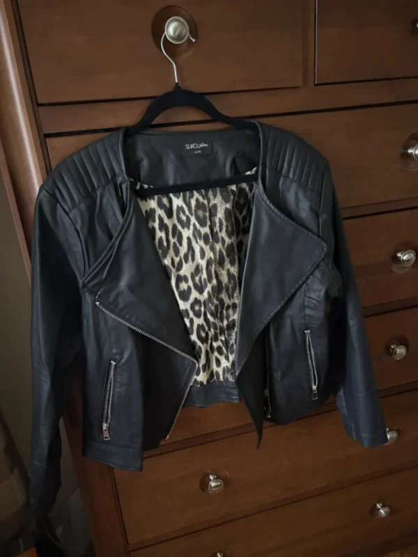 Featured image for Manteau en faux cuir