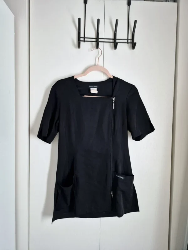 Featured image for Uniform Carolyn Design Small