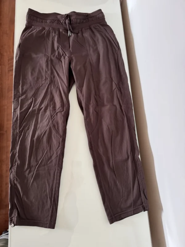 Featured image for Lululemon dance studio mid-rise 3/4 trousers
