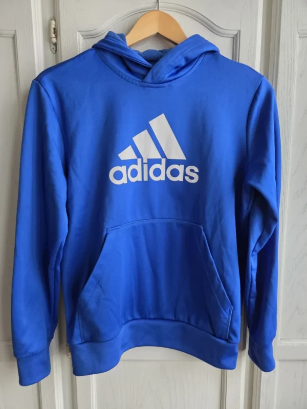 Featured image for Chandail à capuchon Adidas