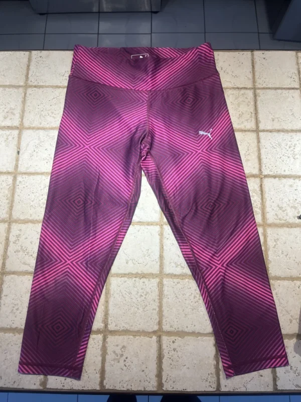 Featured image for Leggings pantalons sport Puma roses motifs géométriques