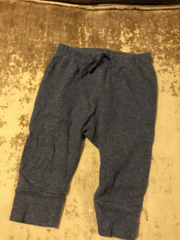 Featured image for Pantalon bleu 3-6 baby Gap no1 (j’en ai deux à vendre identiques)
