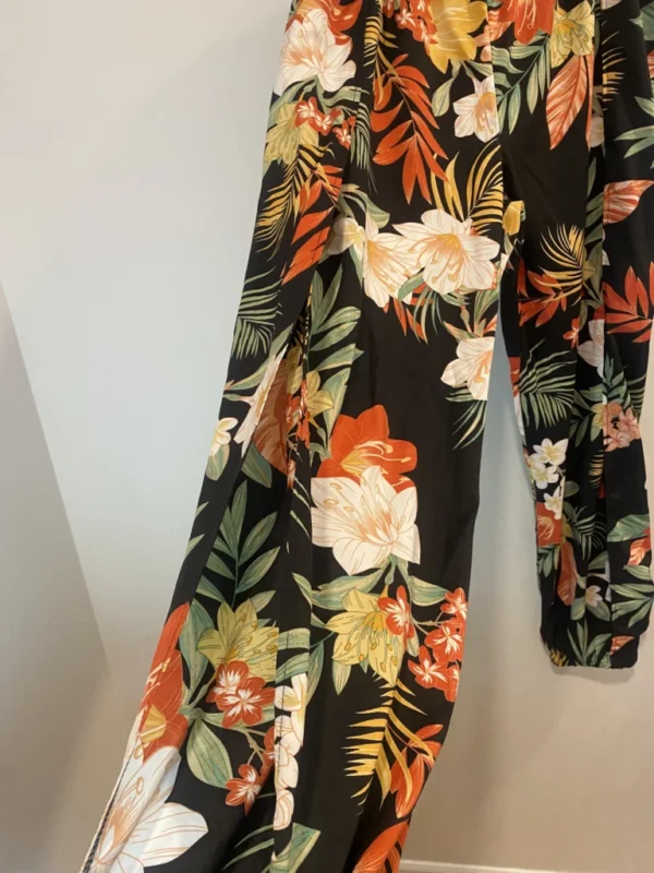 Featured image for Pantalon léger avec ouverture sur le côté