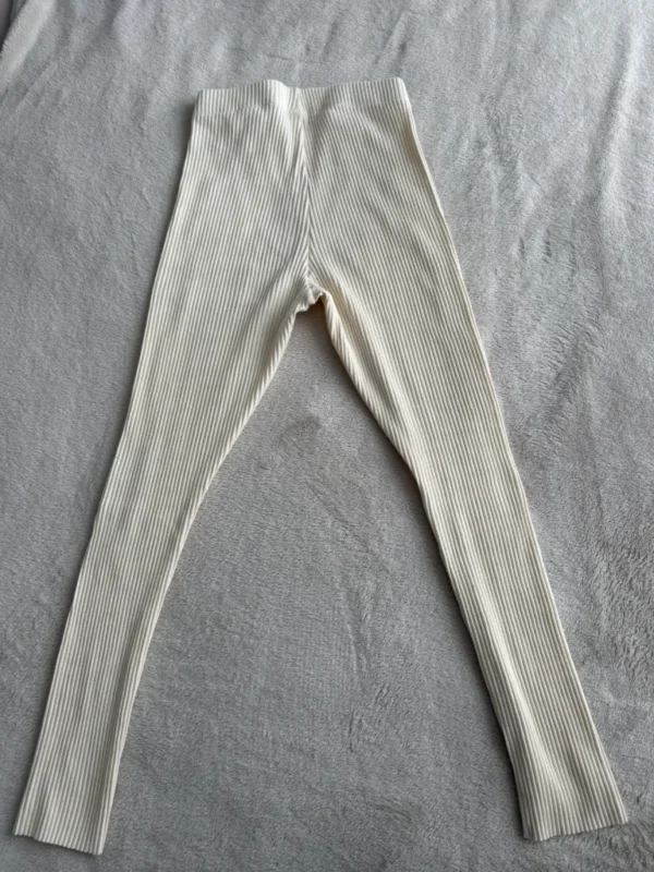 Featured image for Legging côtelé blanc cassé