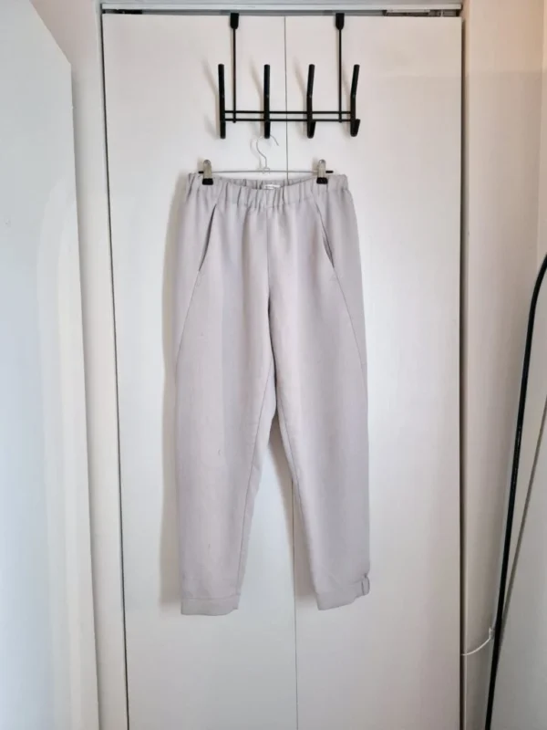 Featured image for Aritzia babaton trousers Small