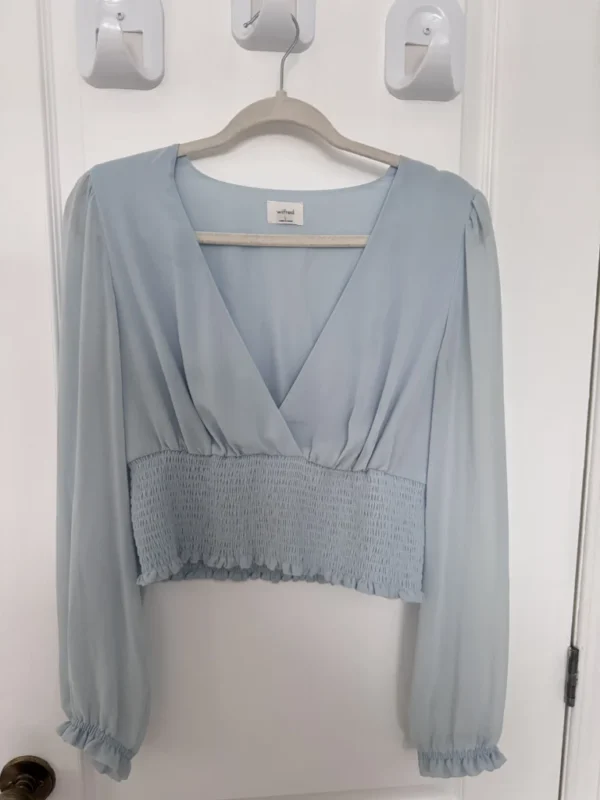 Featured image for Short blouse aritzia