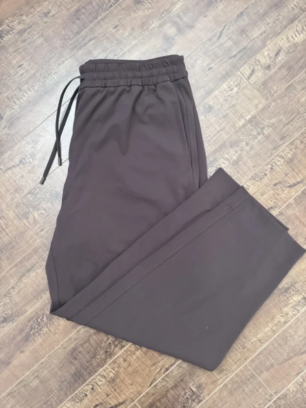 Featured image for Lululemon clean brown trousers