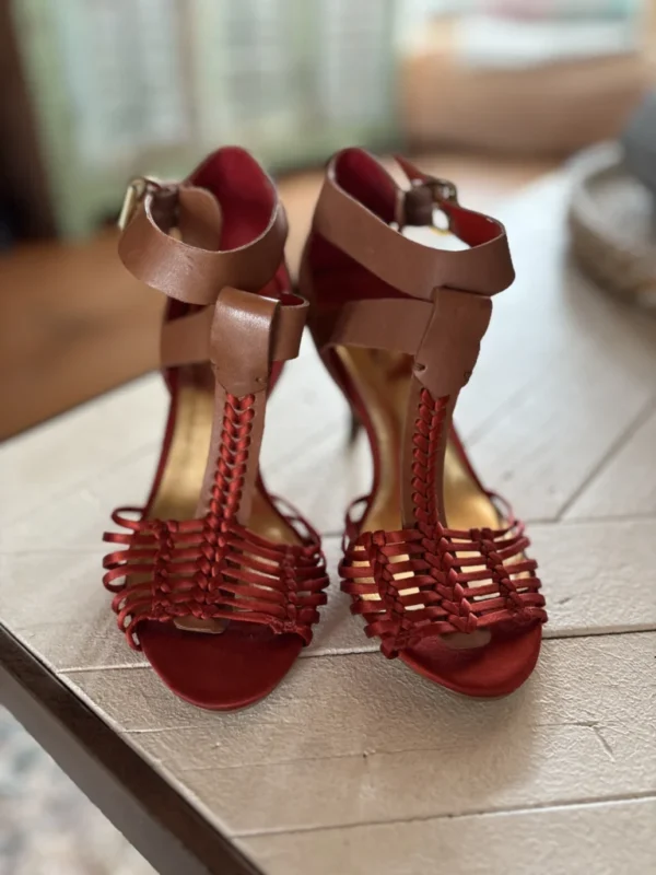 Featured image for Escarpins Guess neuve grandeur 6