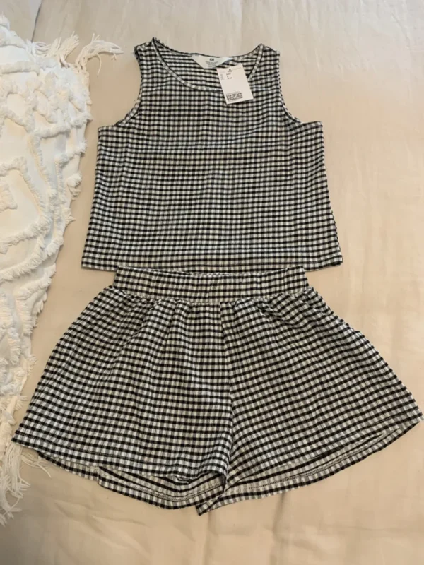 Featured image for Ensemble deux pièces pour filles (8-9 ans)
