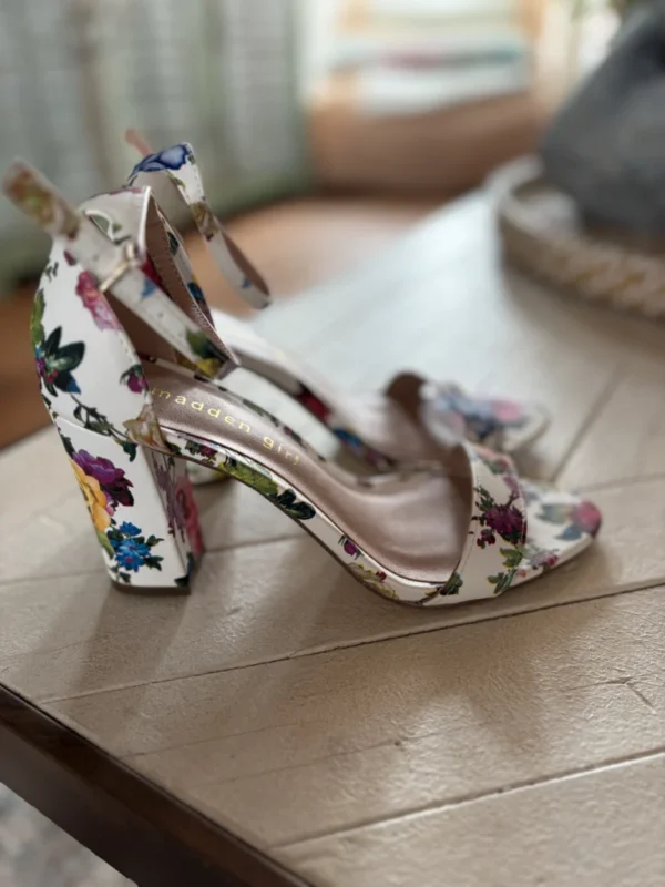 Image for Sandales neuves fleuries Grandeur 6