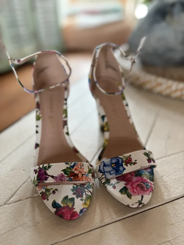 Image for Sandales neuves fleuries Grandeur 6