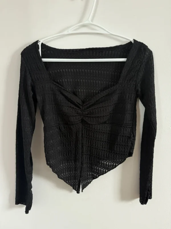 Featured image for Chandail hippie avec ouverture l'avant.