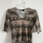 Featured thumbnail for Chandail croptop vintage et hippie.
