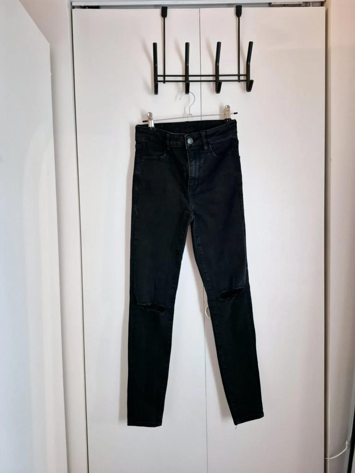 Featured image for American Eagle high-waisted jeans size 0