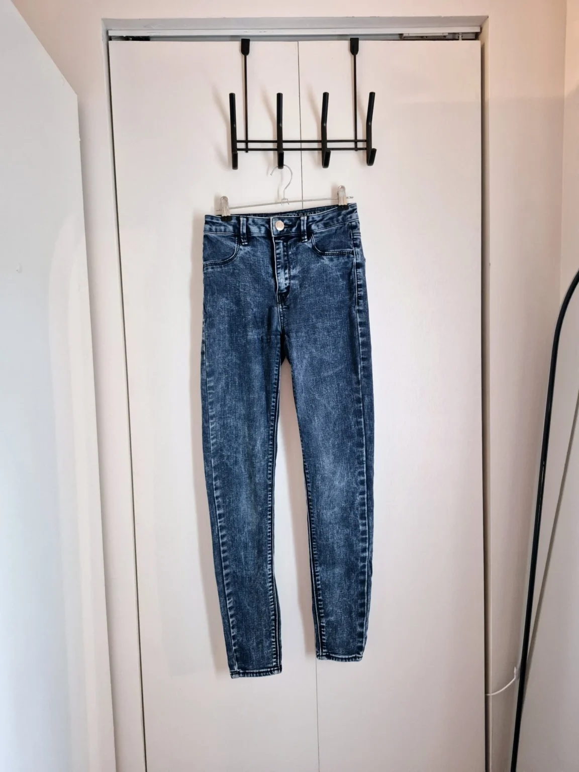 Featured image for American Eagle high-waisted jeans size 0