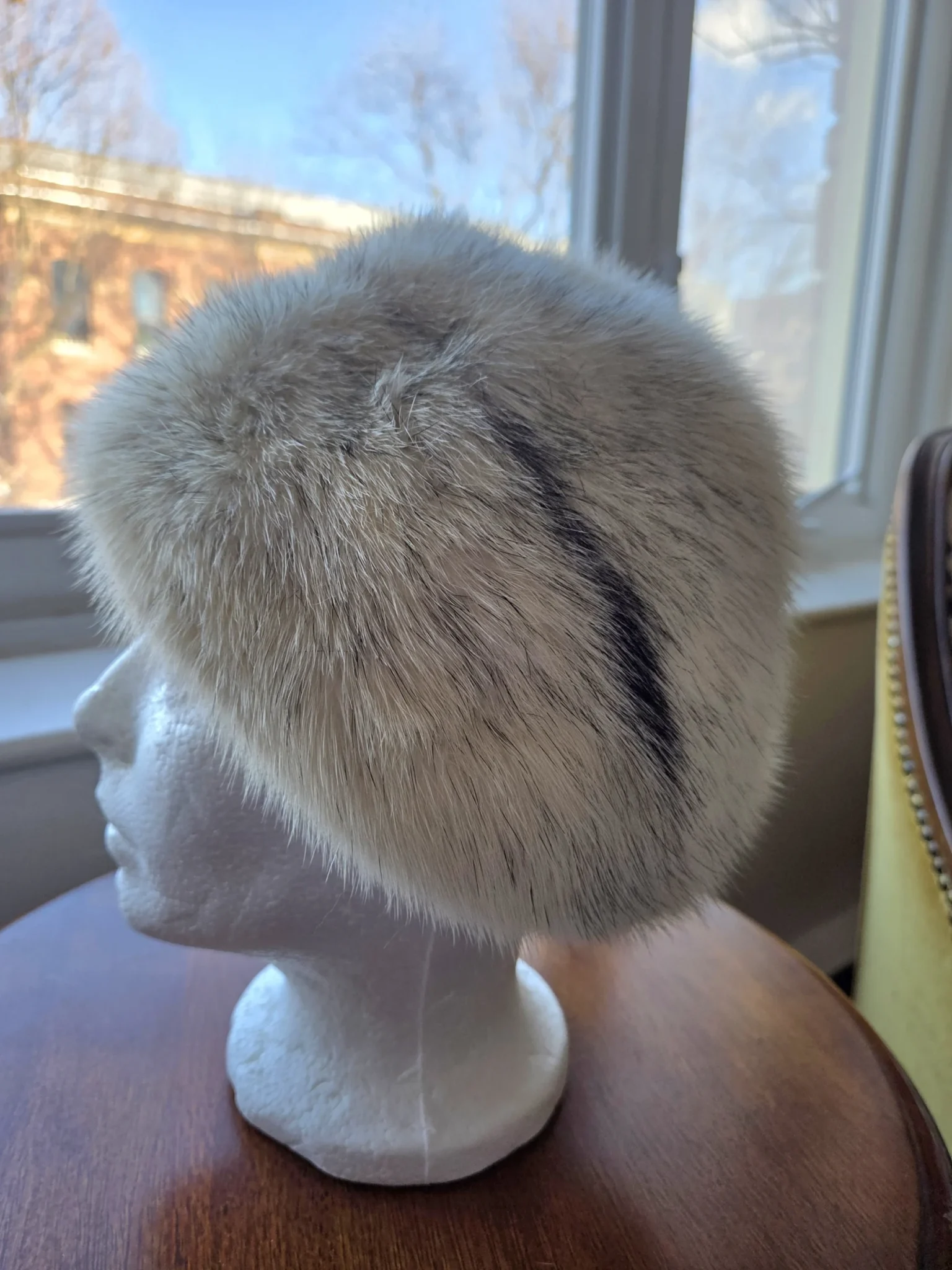 Featured image for Superb white mink fur hat with details