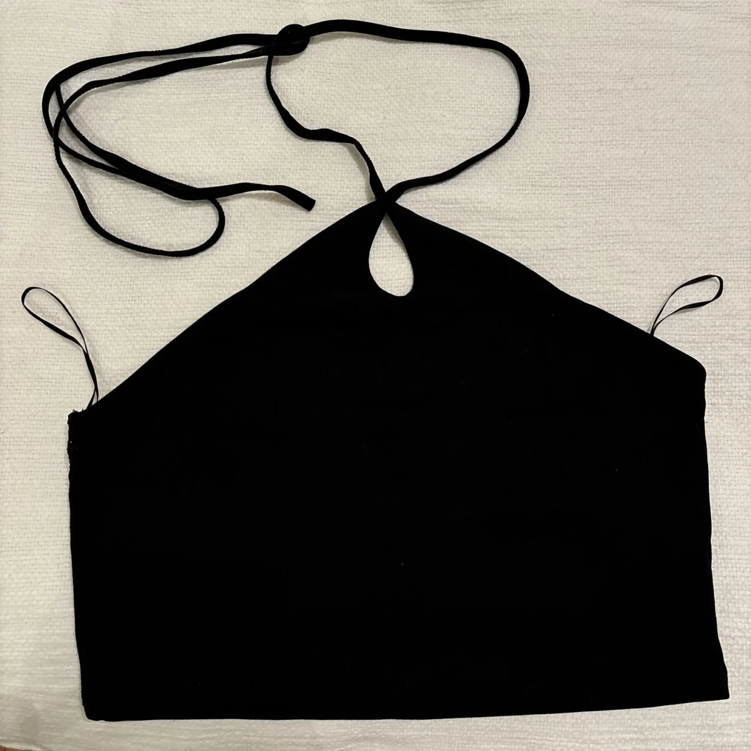 Featured image for Cami dos nus noir à trou de serrure