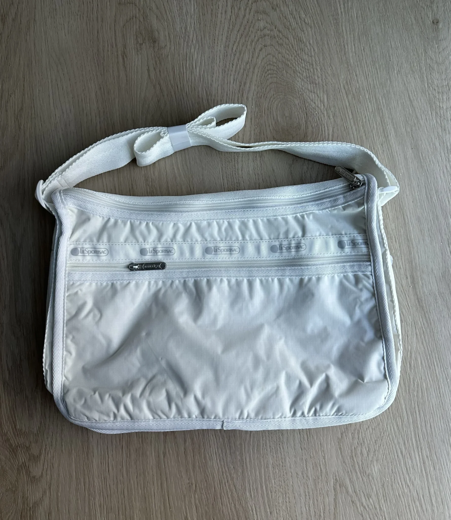 Image for LeSportSac Deluxe Everyday Bag