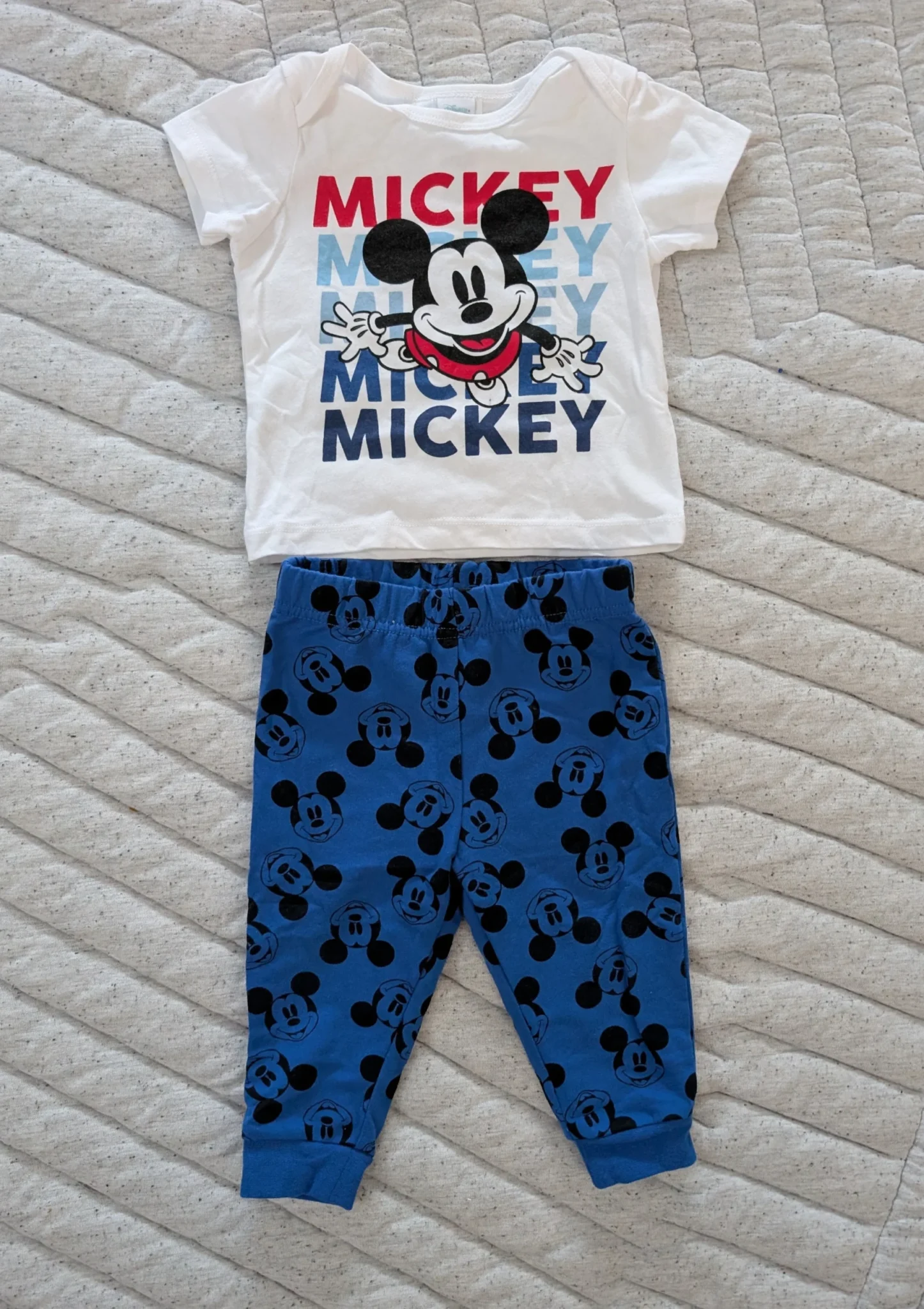 Featured image for Ensemble T-shirt et pantalon 6-12 mois