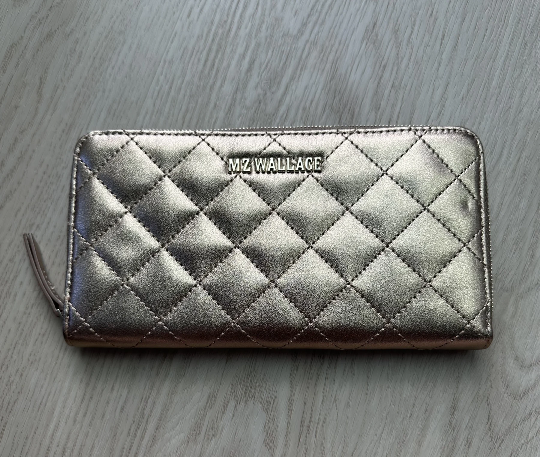 MZ Wallace Metallic Leather Long Zip Wallet *Autre seconde main