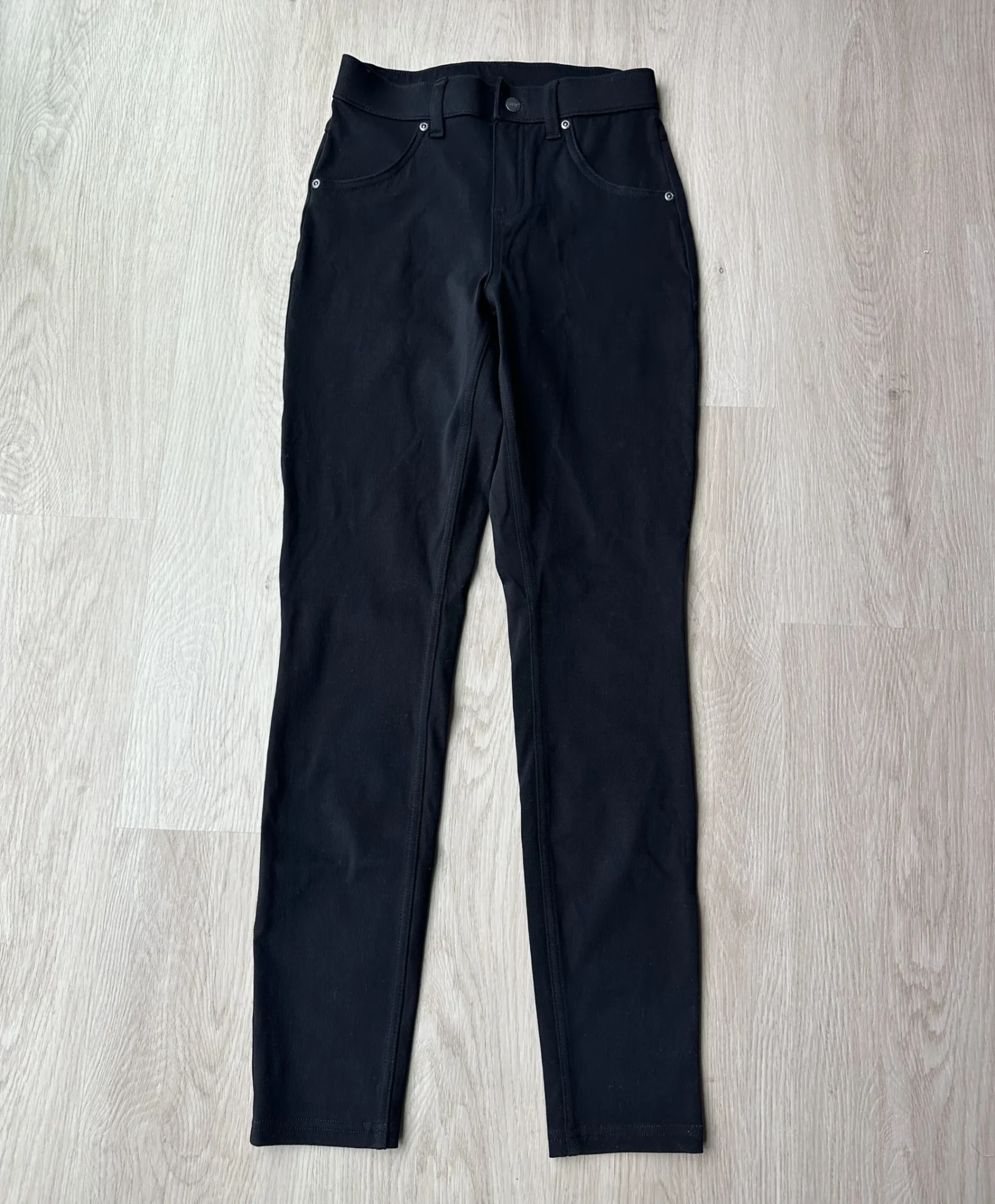 Featured image for Hue High-Rise Essential Jeggings XS