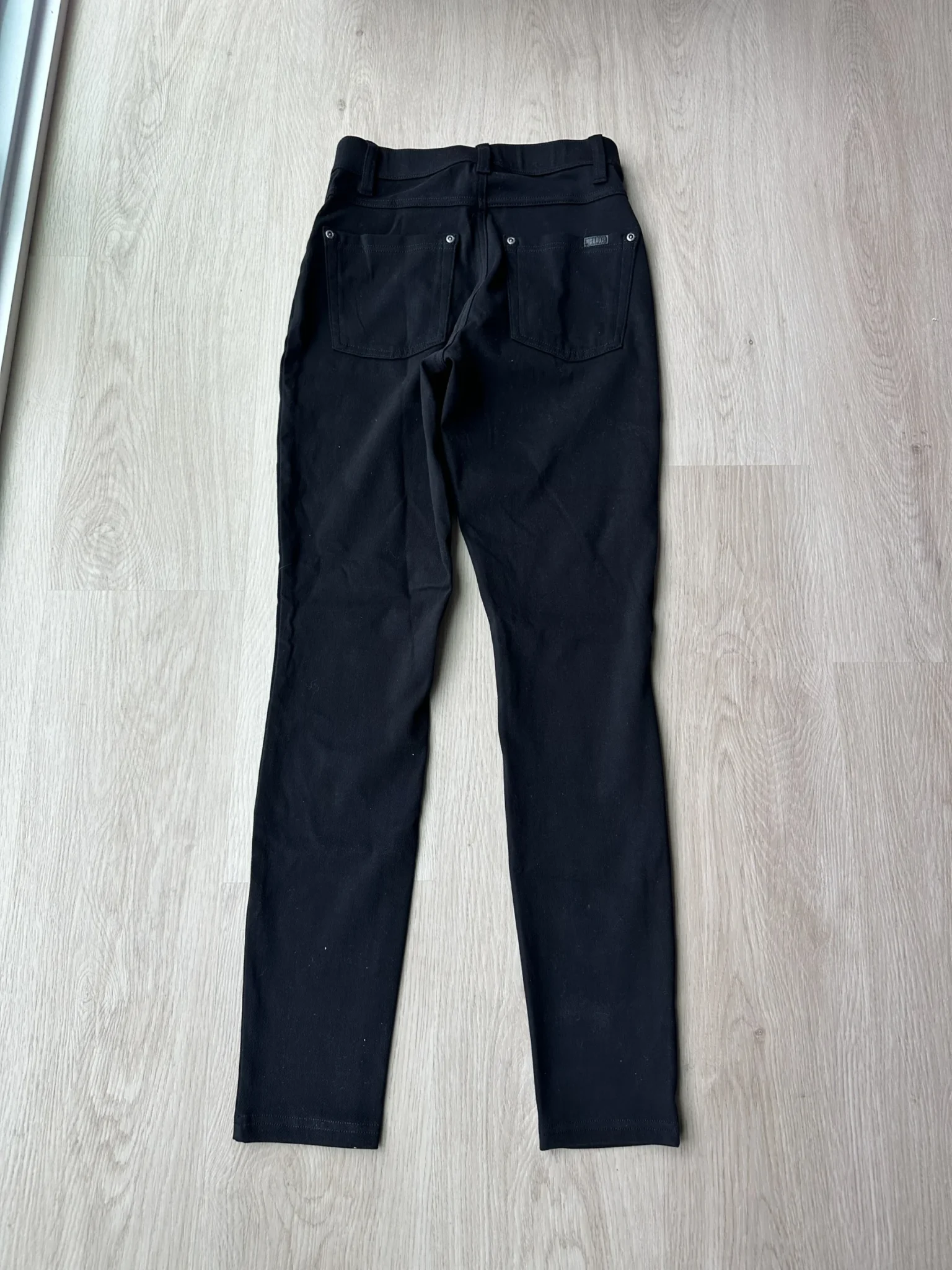 Image for Hue High-Rise Essential Jeggings XS