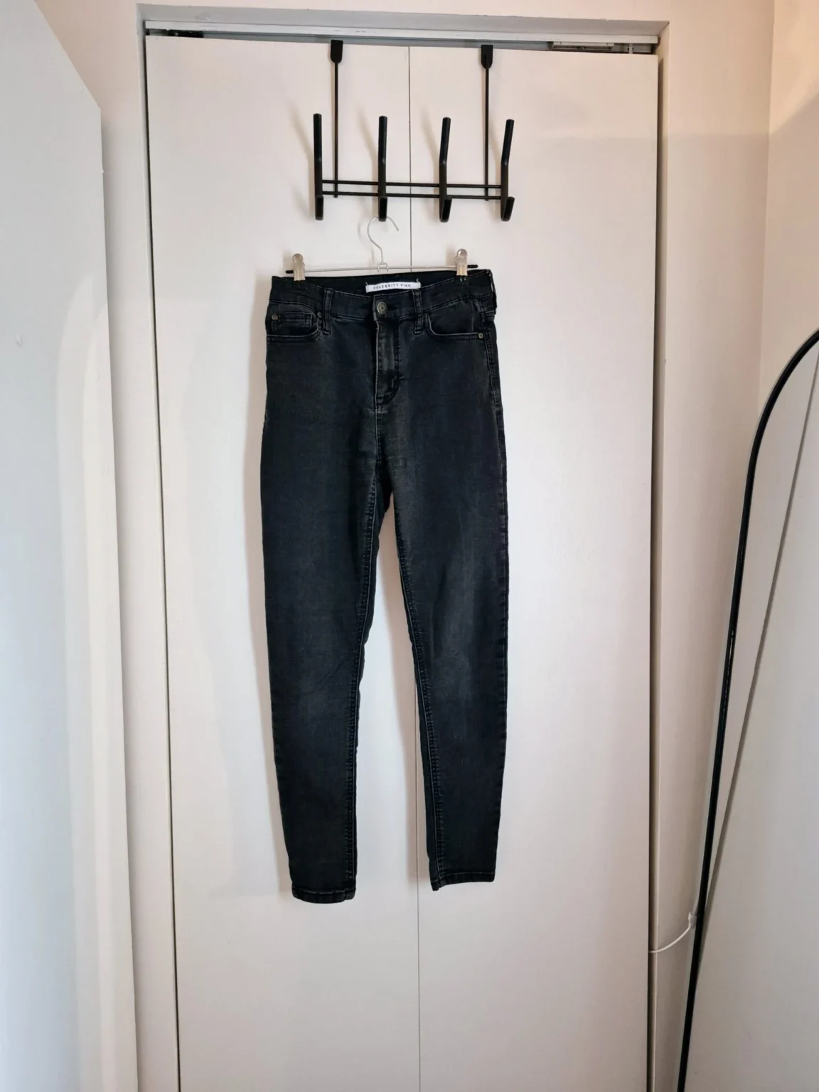 Featured image for Celebrity Pink high-waisted jeans size 1