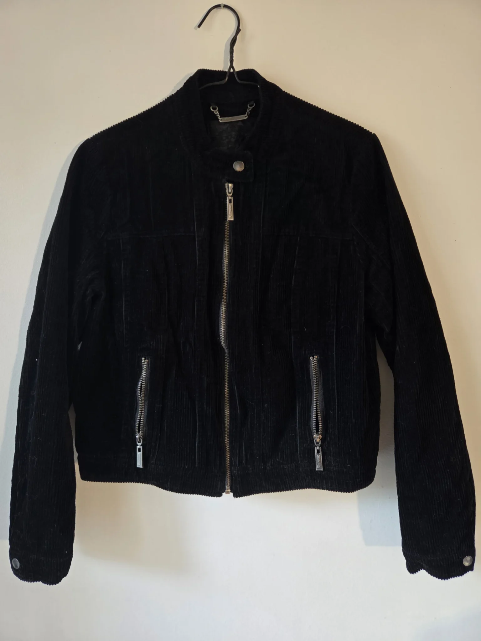 Featured image for Veste