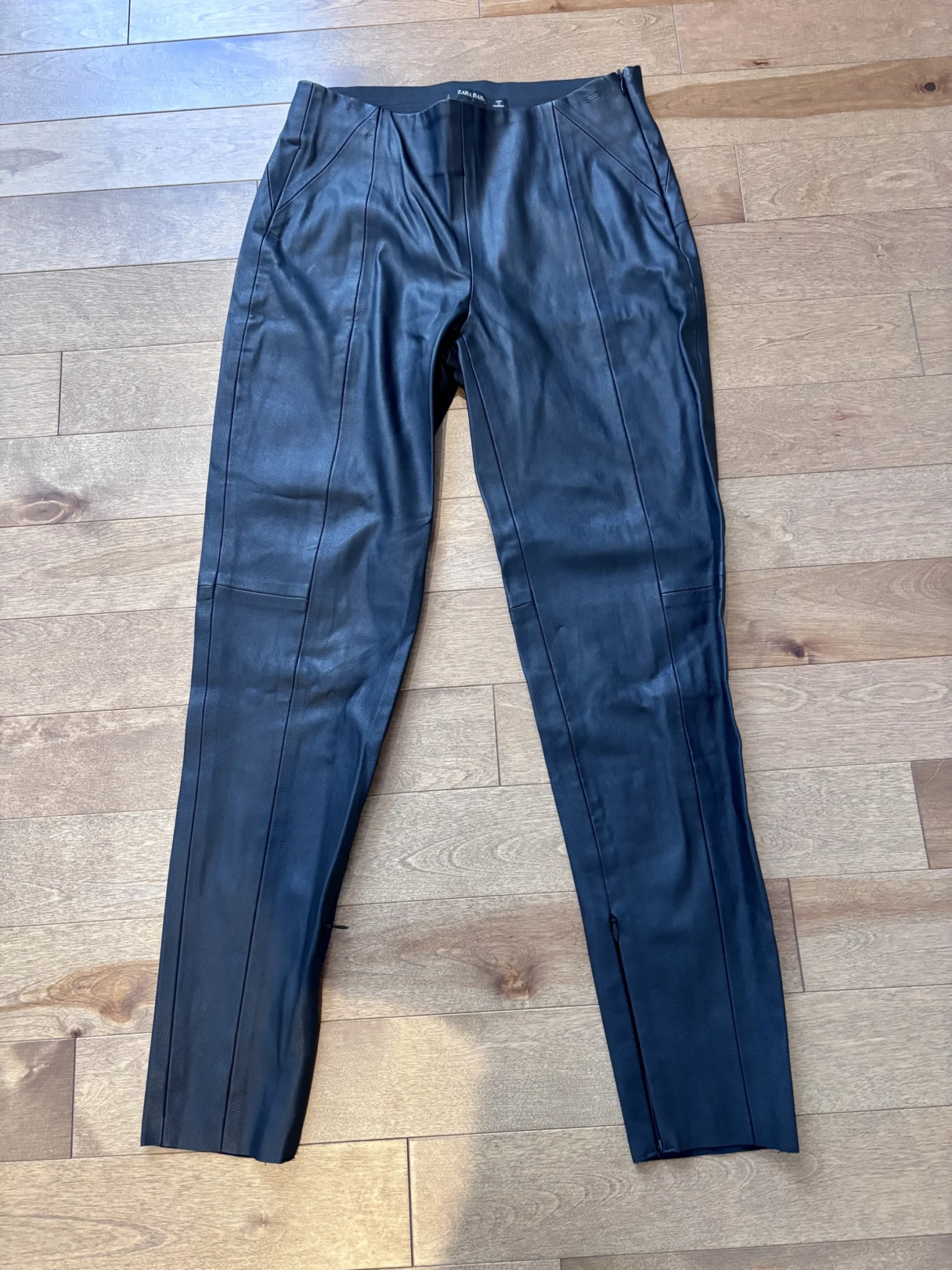 Featured image for Pantalon faux cuir