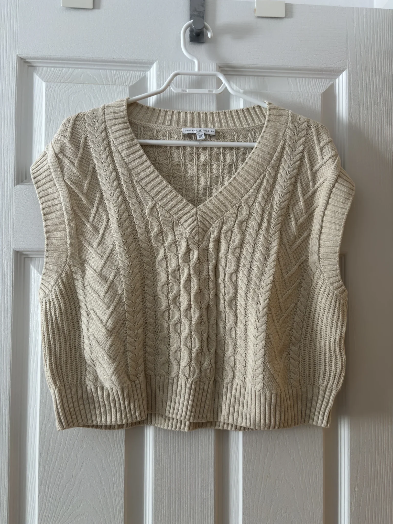Featured image for Gilet sans manche beige, Maison d'Amélie Paris