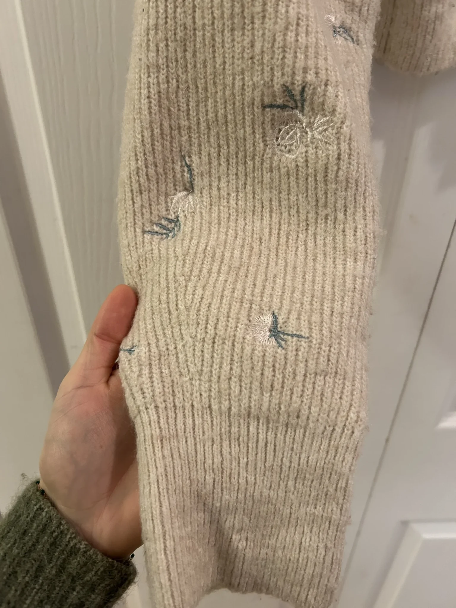 Image for Cropped jumper with embroidered flowers