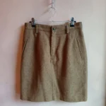 Featured thumbnail for Jupe en laine mélangée style vintage
