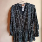 Thumbnail for Blouse noire fleurie style vintage