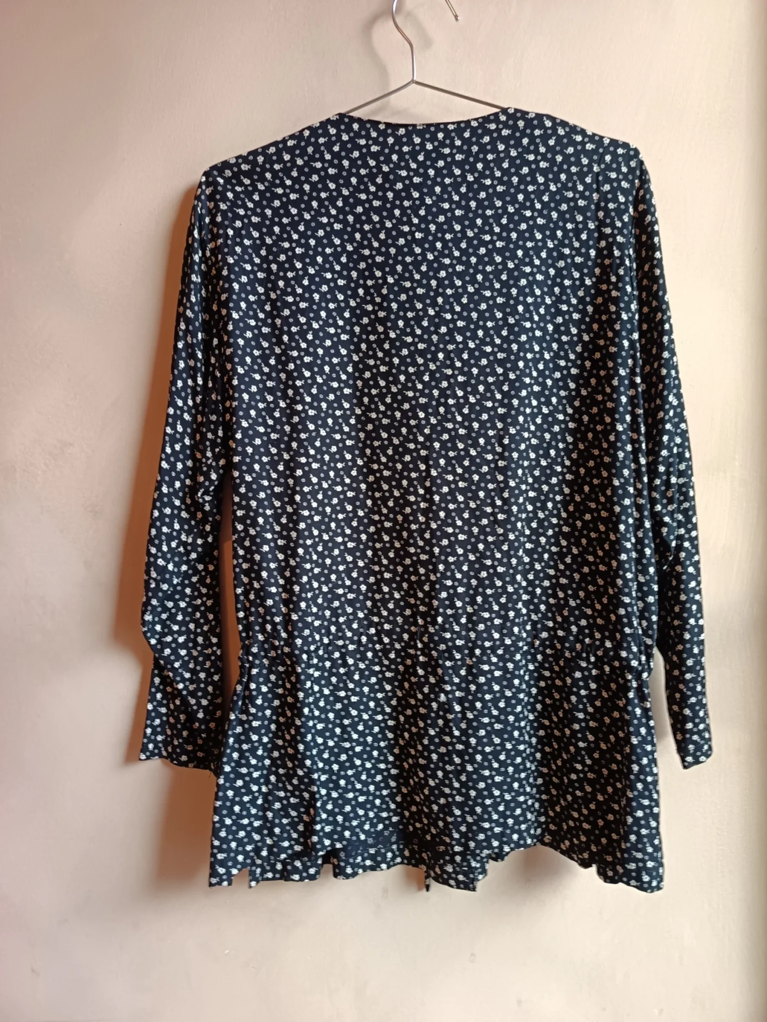 Image for Blouse noire fleurie style vintage
