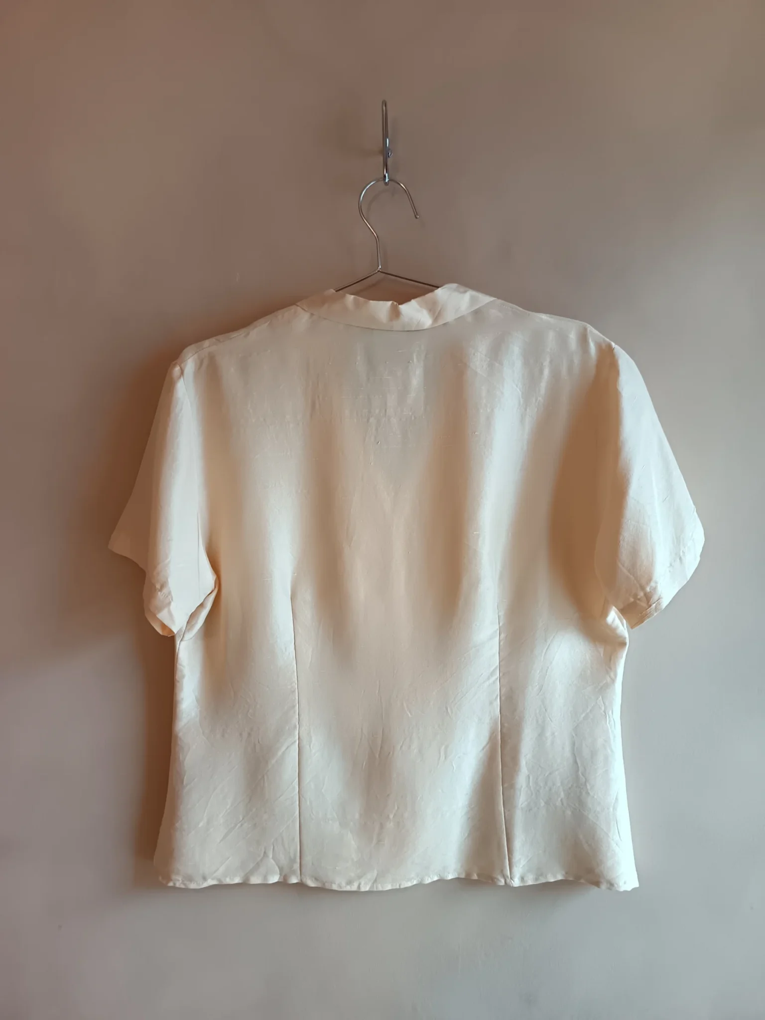 Image for Chemise en soie jaune beurre style vintage