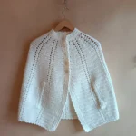Featured thumbnail for Cape blanche en crochet faite à la main style vintage
