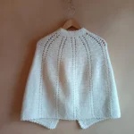 Thumbnail for Cape blanche en crochet faite à la main style vintage