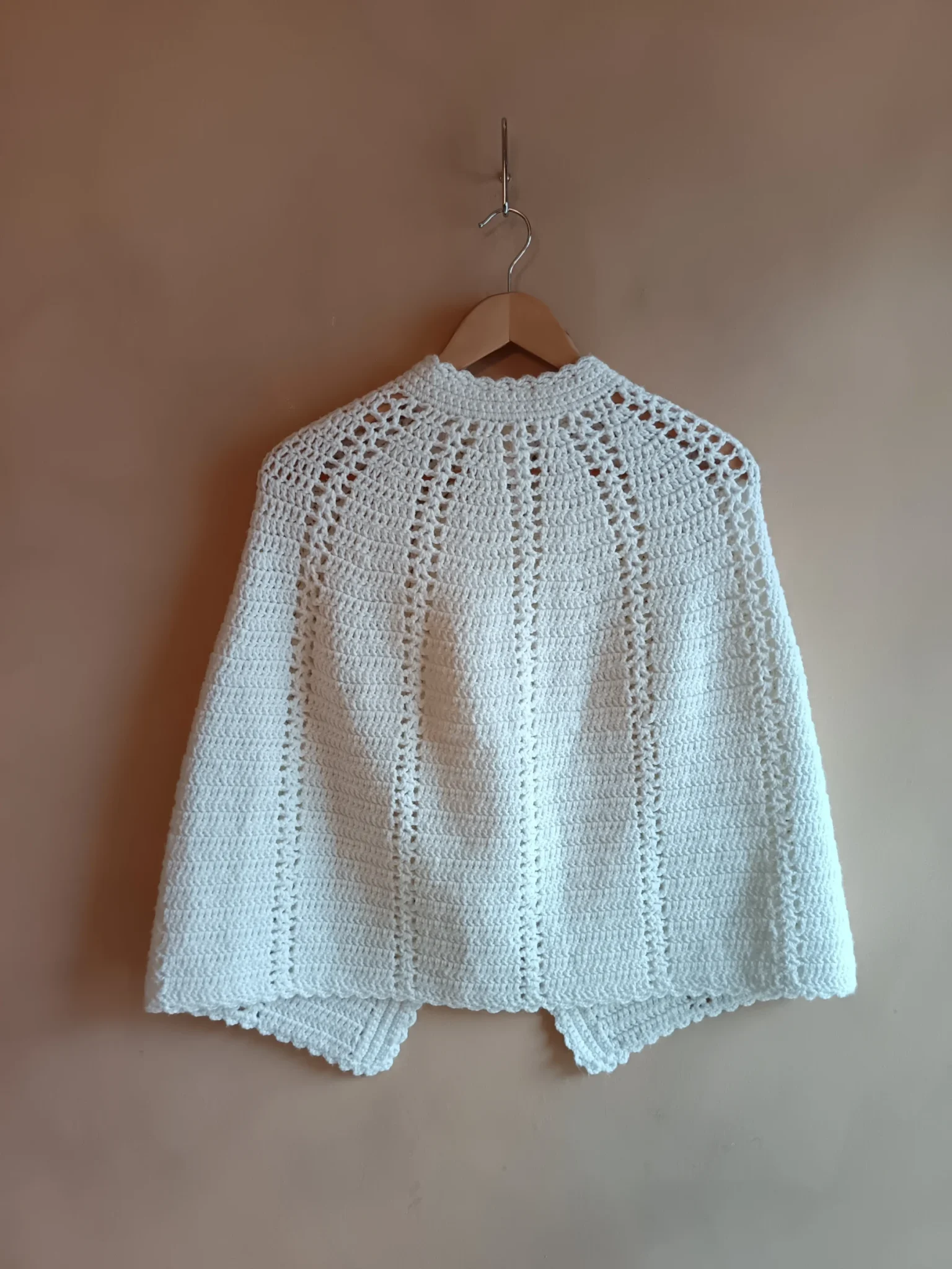 Image for Cape blanche en crochet faite à la main style vintage