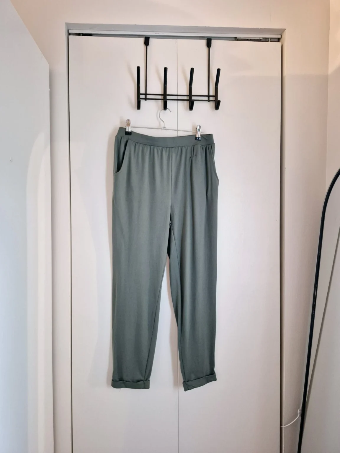 Featured image for Ardene green trousers Small