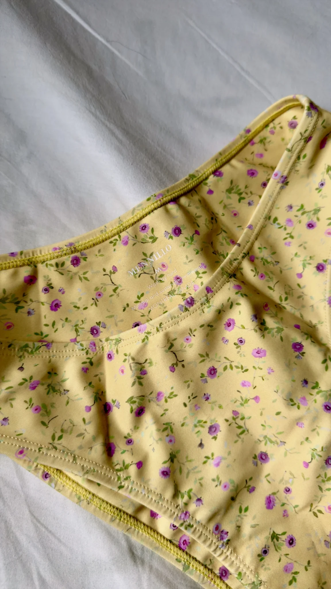 Image for Bas de maillot brésilien jaune fleuri Mennillo