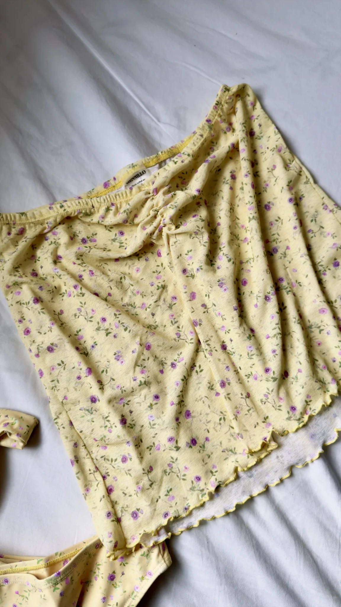 Featured image for Jupe couvre maillot jaune fleuri Lana Mennillo