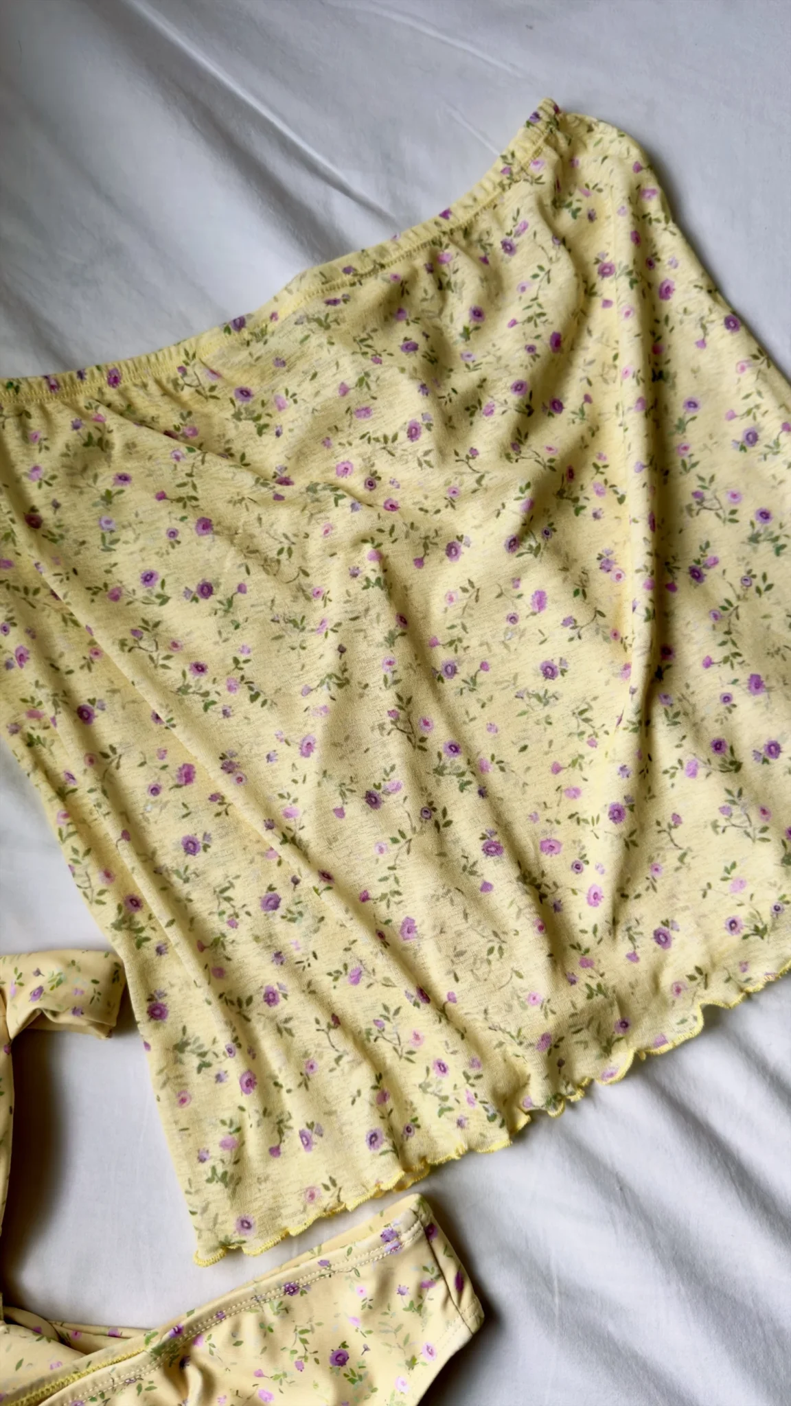 Image for Jupe couvre maillot jaune fleuri Lana Mennillo
